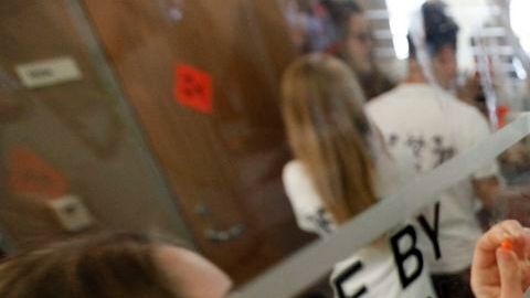 Algunos de los "zombis" voluntarios se tomaron muy en serio su papel en la Universidad de Michigan.