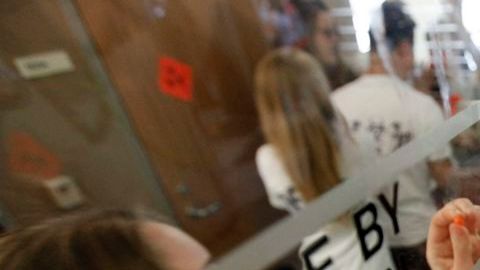 Algunos de los "zombis" voluntarios se tomaron muy en serio su papel en la Universidad de Michigan.