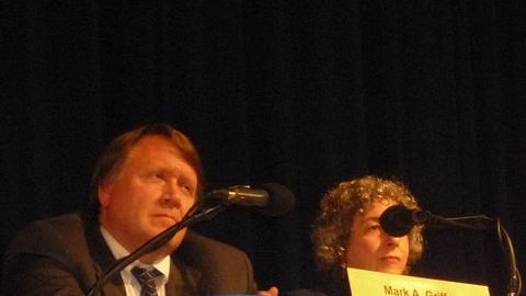 Comisión para la Seguridad Química de Estados Unidos (CSB) en un foro realizado en Richmond sobre la explosión en planta de Chevron.