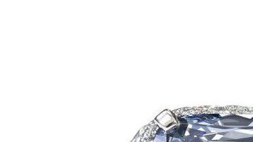 El Anillo Trombino con diamante azul se vendió por 9.4 millones de dólares en Londres