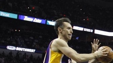 Los embates de los Lakers fueron insuficientes.