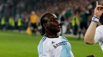 El brasileño David Luiz consiguió el gol de último minuto, para darle el triunfo al Chelsea