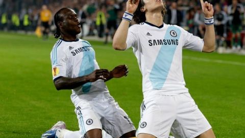 El brasileño David Luiz consiguió el gol de último minuto, para darle el triunfo al Chelsea