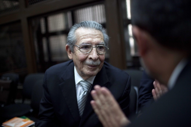 El exgeneral golpista José Efraín Ríos Montt, asiste a una audiencia judicial  en Ciudad de Guatemala.