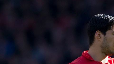 Suárez dijo hoy en su cuenta de Twitter que no quiere enviar un mensaje equivocado a la afición y que por ello no apelará el castigo.