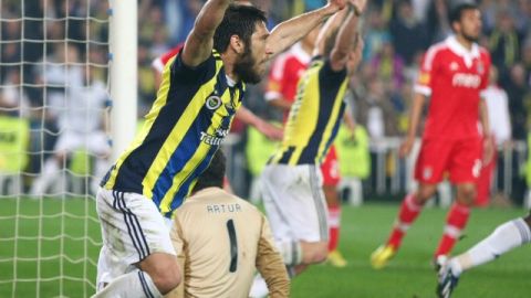 Fenerbahce derrotó 1-0 al Benfica, en la semifinal de ida de la Liga Europa
