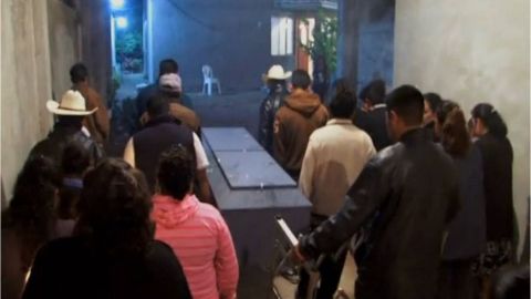 'The Undocumented' (Los Indocumentados) es una documental sobre inmigrantes abandonados en el desierto y los familiares que los esperan del otro lado de la frontera.