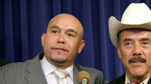 Pedro Rivera con su hijo Gustavo en el homenaje que se le hizo  en LA a Jenni.