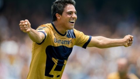 Javier Cortés consiguió un doblete en el triunfo de Pumas 3-0 sobre Chiapas