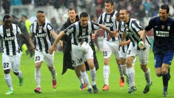 La Juventus de Turín derrotó 2-0 a Torino y está a un empate del 'scudetto'