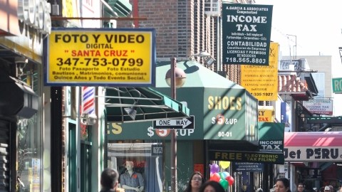 El vecindario de Jackson Heights es uno de los que tiene  mayor densidad de población hispana en  Queens.