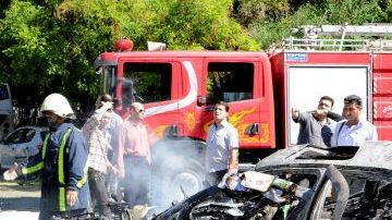 El estallido ocurrió en un cruce de calles y varios coches resultaron destrozados por la explosión.