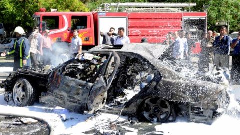 El estallido ocurrió en un cruce de calles y varios coches resultaron destrozados por la explosión.