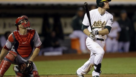 Brandon Moss acabó con el histórico encuentro.