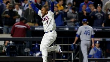 Jordany Valdespín, de los Mets de NY,  celebra un cuadrangular con casa llena que dejó tendidos a los Dodgers en el Citi Field.