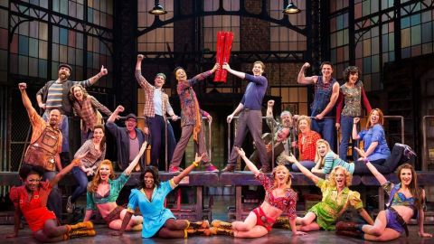 El elenco de "Kinky Boots", que sin duda ha sido clave en el éxito del musical con mayor cantidad de nominaciones a los premios Tony.