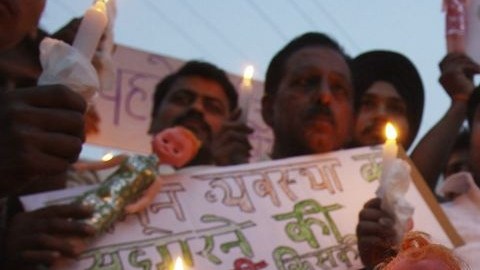 Familias completas han participado en las manifestaciones contra las violaciones sexuales a menores en India.