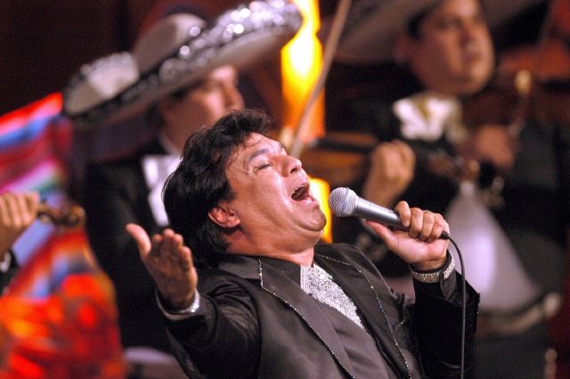 Juan Gabriel confundió una salsa con un vallenato.