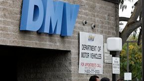 Quienes apoyan la nueva ley opinan que mejorará la seguridad pública porque habrá más conductores capacitados y asegurados.