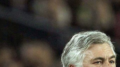 El entrenador italiano se cura en salud y admite con sus veladas declaraciones oferta del Real Madrid.