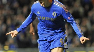 El español Fernando el 'Niño' Torres grita su gol al Basilea durante  la semifinal de vuelta de la Liga Europa de ayer en  Stamford Bridge.