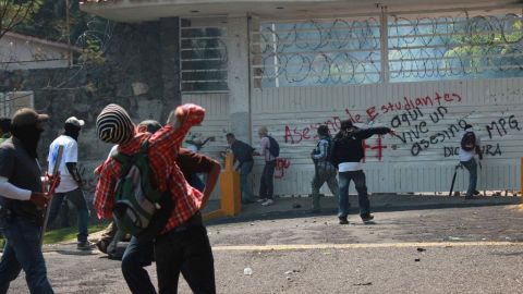 Los maestros han escenificado varios hechos violentos en la capital de Guerrero.