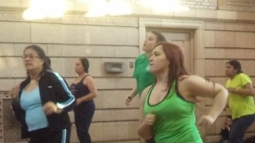 No tienes que correr un maratón; con solo ejercitarte a diario puedes evitar las dolorosas "piedras" en los riñones.