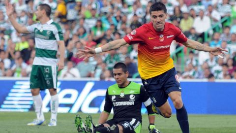 Mancilla celebra el primer tanto de los Monarcas.