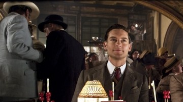 Leonardo DiCaprio (der.) y Tobey Maguire en un momento del filme 'The Great Gatsby'.