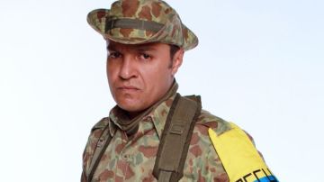 Julián Roman en el rol de Carlos Castaño, para la serie de televisión "Tres Caínes".
