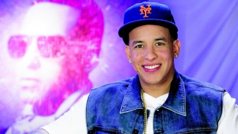 Daddy Yankee canta en el tema.
