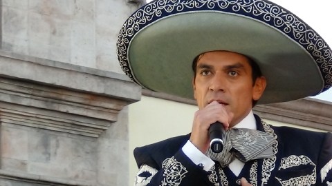 El actor se lastimó el ojo con un gotero que utiliza su maquillista para disolver la pintura.