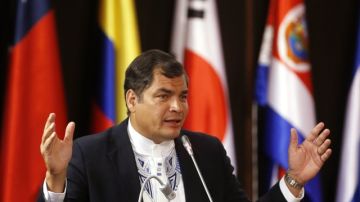 El presidente ecuatoriano, Rafael  Correa lamentó el deterioro de las relaciones con Perú por un incidente, pero señaló defendió a su embajador en Lima.