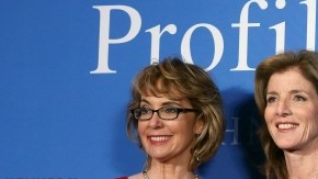 Gabrielle Giffords posa con Caroline Kennedy.