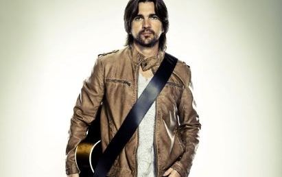 Juanes ha triunfado gracias a temas como 'Camisa Negra', 'La Paga' y 'Me Enamora'.