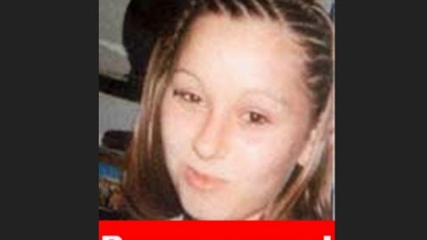 En la foto del FBI se puede ver a Amanda Berry con el nuevo estatus de "recuperada".