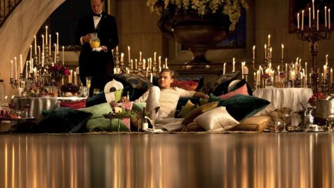 Leonardo DiCaprio da vida a Jay Gatsby en el filme de Baz Luhrmann que se estrena este viernes.