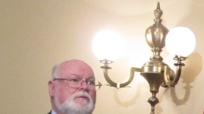 El líder del Senado, Darrell Steinberg dijo que  buscan evitar una tragedia  en CA  apoyando más la  ley de salud.