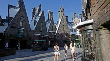 El parque temático “Mundo Mágico de Harry Potter” inaugurará en 2014 la nueva atracción "Diagon Alley y Londres".