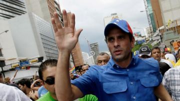 Los diputados regionales chavistas acusan a Henrique Capriles de dar prioridad a su rol de líder nacional opositor en menoscabo de sus responsabilidades regionales.