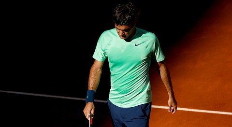 Rafael Nadal avanza a los cuartos de final del Masters de Madrid mientras que Roger Federer es eliminado del torneo.