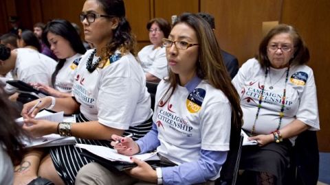 Activistas pro inmigrantes acudieron al debate del Senado sobre la reforma migratoria.