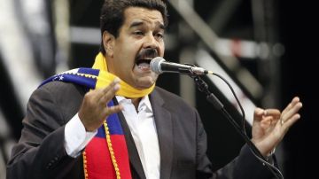 Maduro dejó Argentina, en donde participó en un evento en un estadio de fútbol.