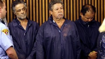 Desde la izquierda, Onil, Pedro y Ariel Castro, durante su comparecencia hoy en el tribunal.
