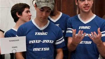 La comunidad estudiantil hispana extendió sus estudios hasta la universidad