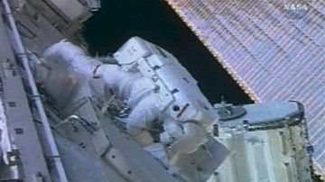 Imaen de archivo NASA, donde el astronauta Jeff Williams realizó reparaciones fuera de la IEE