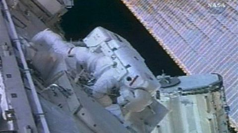 Imaen de archivo NASA, donde el astronauta Jeff Williams realizó reparaciones fuera de la IEE