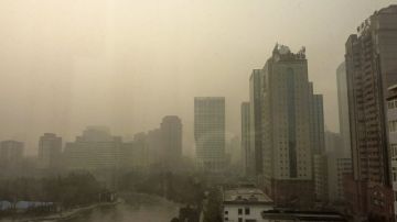 Una vista de la densa y dañina capa de contaminación  que ha cubierto a 17 provincias de China.
