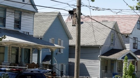 La casa en el 2207 de la Calle  Seymour en  Cleveland, Ohio, donde estuvieron cautivas 10 años las  mujeres.