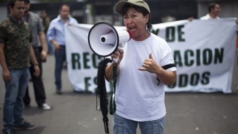 "Viva Ríos Montt" gritaron manifestantes afuera del Cuartel de Matamoros.